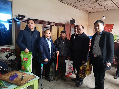 心懷公益、助力扶貧 --- --- 手工之家郝總與邯山區(qū)工商聯(lián)愛心企業(yè)家一起參加送溫暖春節(jié)慰問活動