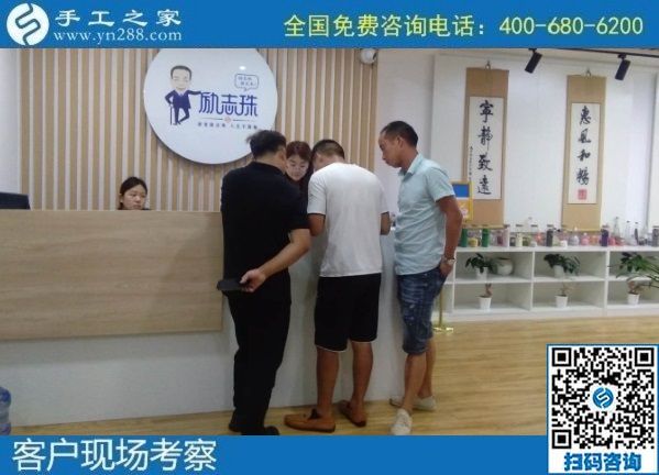 8月7日，負(fù)責(zé)回收手工活，在家做手工活掙錢(qián)，越來(lái)越多的人選擇這個(gè)非遺項(xiàng)目，手工之家接待考察合作加工客戶(hù)剪影