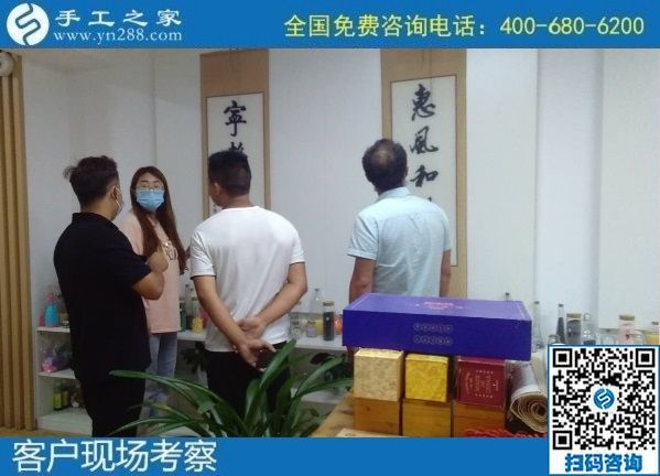 8月7日，負(fù)責(zé)回收手工活，在家做手工活掙錢(qián)，越來(lái)越多的人選擇這個(gè)非遺項(xiàng)目，手工之家接待考察合作加工客戶(hù)剪影