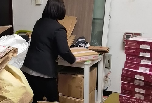 發(fā)貨、整理兩不誤------手工之家材料庫(kù)年終大盤(pán)點(diǎn)行動(dòng)開(kāi)始發(fā)貨、整理兩不誤------手工之家材料庫(kù)年終大盤(pán)點(diǎn)行動(dòng)開(kāi)始