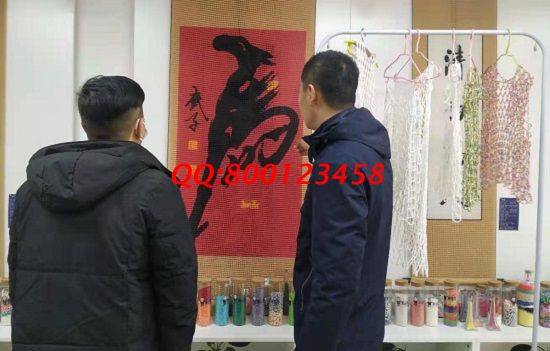 3月3日，做手工活在家賺錢，可以寄到家做的手工活，就是珠繡外發(fā)手工活，手工之家接待考察合作加工客戶剪影