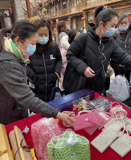 祝福三·八婦女節(jié)，勵志珠珠繡添風采！------記手工之家參加“幸福叢臺、巾幗添彩”手工藝品展