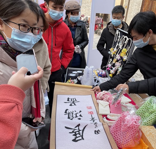 祝福三·八婦女節(jié)，勵志珠珠繡添風采！------記手工之家參加“幸福叢臺、巾幗添彩”手工藝品展