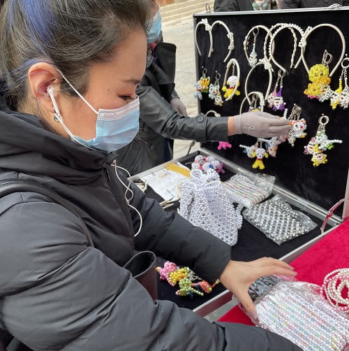 祝福三·八婦女節(jié)，勵志珠珠繡添風采！------記手工之家參加“幸福叢臺、巾幗添彩”手工藝品展