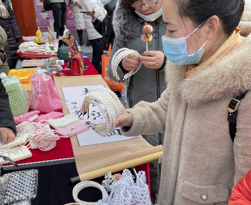 祝福三·八婦女節(jié)，勵志珠珠繡添風采！------記手工之家參加“幸福叢臺、巾幗添彩”手工藝品展
