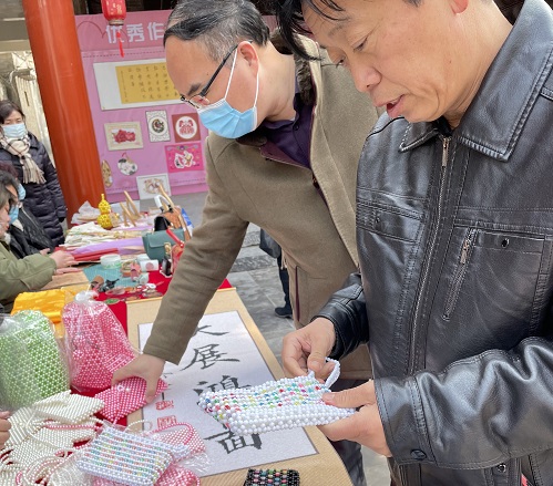 祝福三·八婦女節(jié)，勵志珠珠繡添風采！------記手工之家參加“幸福叢臺、巾幗添彩”手工藝品展