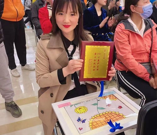 一起給他們關(guān)注、關(guān)心、關(guān)愛-----記手工之家受邀參加藍(lán)絲帶行動(dòng)之孤獨(dú)癥孩子“有畫與你講”公益畫展