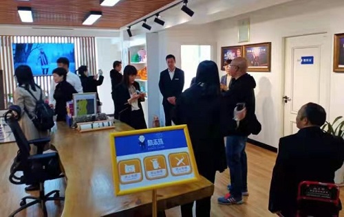 與女兒一起做手工，幸福從來都是奮斗來的------記手工之家加工補(bǔ)貼政策之優(yōu)秀合作伙伴方先生