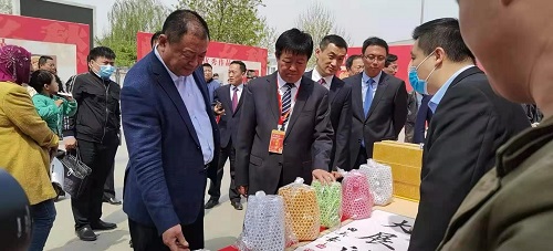 珠繡非遺項目展風采，助力邱縣文冠果花節(jié)----記邱縣第六屆文冠果花節(jié)勝利開幕