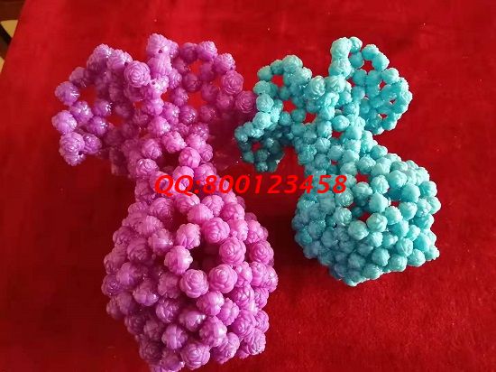 5月3日，拿回家做的手工活要找長(zhǎng)期穩(wěn)定的，一直供料的手工活加工項(xiàng)目非遺手工珠繡是大家共同的選擇，圖為勵(lì)志珠珠繡串珠純手工成品實(shí)拍