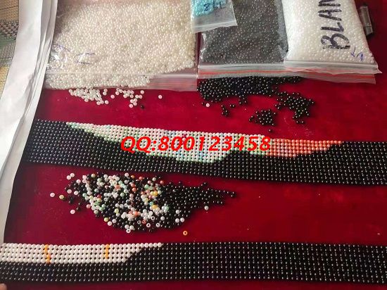 媽媽在家做手工活掙錢，孩子不再做留守兒童(圖1)