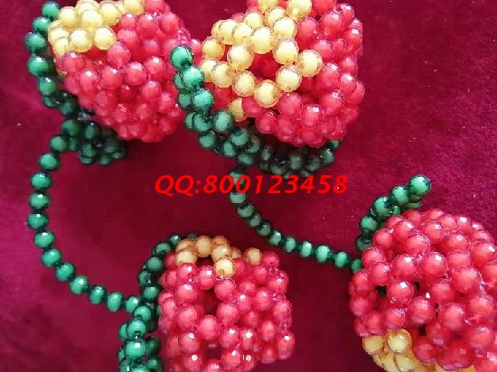 6月2日，簡(jiǎn)單好做、長(zhǎng)期穩(wěn)定，這個(gè)拿回家做的手工活材料一直郵寄到家。圖為勵(lì)志珠珠繡串珠純手工成品實(shí)拍