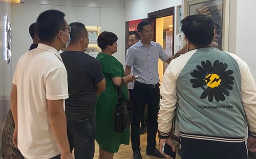 共同致力于發(fā)展珠繡手工就業(yè)創(chuàng)業(yè)好項(xiàng)目-------歡迎天津薊州區(qū)領(lǐng)導(dǎo)一行到手工之家參觀考察