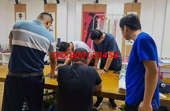 7月2日，可以寄到家做的手工活，簡單好做的勵(lì)志珠珠繡，大家都喜歡、都想做，村領(lǐng)導(dǎo)帶隊(duì)來考察。手工之家接待考察加工客戶剪影