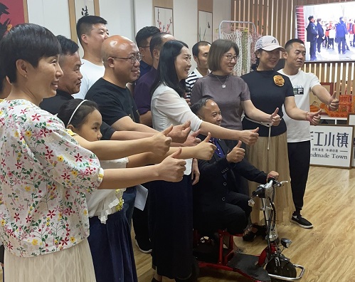 傳遞愛心，讓社會美好溫暖------記邯鄲紅十字愛心公益聯(lián)盟在手工之家