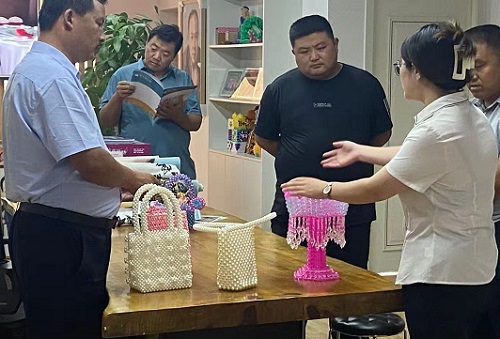 發(fā)展殘疾人事業(yè)，實施鄉(xiāng)村振興戰(zhàn)略--------記邱縣梁二莊鎮(zhèn)村領(lǐng)導(dǎo)一行蒞臨手工之家參觀指導(dǎo)