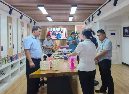 發(fā)展殘疾人事業(yè)，實施鄉(xiāng)村振興戰(zhàn)略--------記邱縣梁二莊鎮(zhèn)村領(lǐng)導(dǎo)一行蒞臨手工之家參觀指導(dǎo)