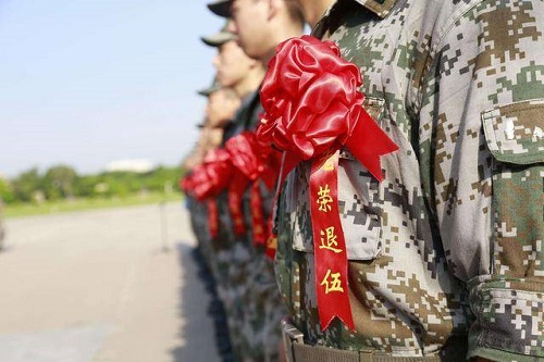 今天，手工之家跟大家一起致敬“最可愛的人”！