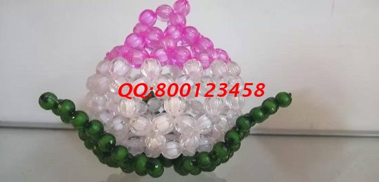 8月10日，就業(yè)創(chuàng)業(yè)好項目，拿回家做的手工活，手工之家的手工活代理加工項目很受大家的歡迎，圖為勵志珠珠繡串珠產(chǎn)品實拍