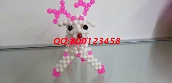 8月17日，找正規(guī)可靠的手工活加工項(xiàng)目，手工之家的手工活代理加工項(xiàng)目造福了很多人，圖為勵志珠珠繡串珠小飾品實(shí)拍