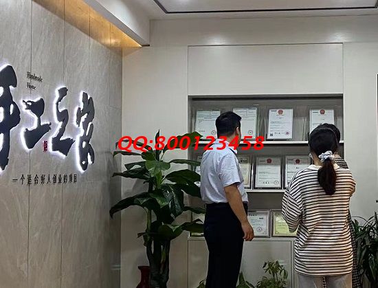 8月23日，材料有保障，拿回家做的手工活，在家做手工活掙錢選非遺手工勵(lì)志珠珠繡是有道理的，圖為手工之家接待考察加工人員剪影