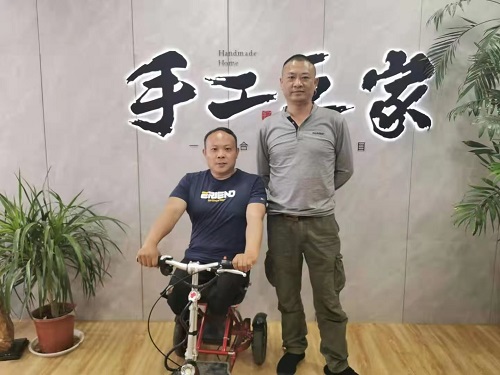 一次獎(jiǎng)金100000元，做珠繡非遺手工，我驕傲！--- ---記湖南湘西代理周總在手工之家領(lǐng)取獎(jiǎng)金