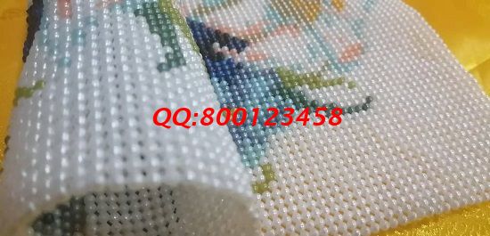 9月15日，前期培訓到位，驗收標準明確，手工之家這個拿回家做的手工活這樣保證產(chǎn)品合格，圖為勵志珠珠繡成品細節(jié)實拍