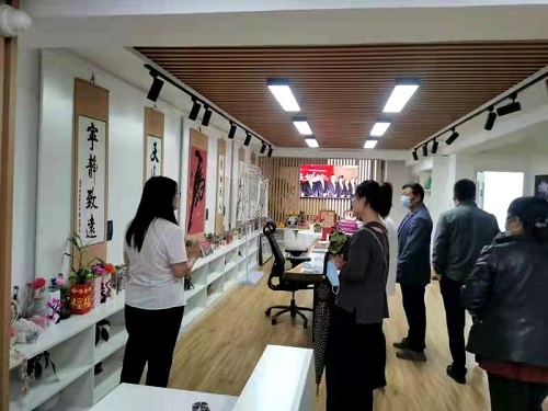 做好珠繡手工，助力鄉(xiāng)村振興 --- --- 記邯鄲學(xué)院宋主任一行蒞臨手工之家參觀指導(dǎo)