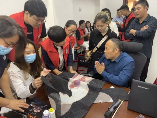 10月4日，拿回家做的手工活，珠繡串珠手工活代理加工項目的加工材料都有啥？看看就知道，圖為手工之家第五期優(yōu)秀繡娘培訓(xùn)會剪影