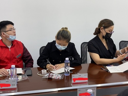 10月5日，想接正規(guī)廠家的手工活，手工活代加工項(xiàng)目，大家選擇這個(gè)可信可靠的珠繡手工，圖為手工之家第五期優(yōu)秀繡娘培訓(xùn)會(huì)剪影