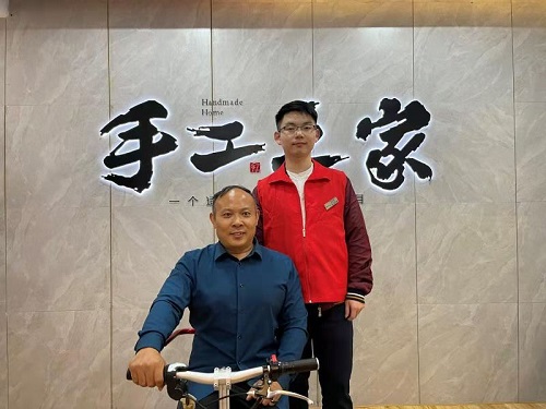 10月7日，正規(guī)可靠，拿回家做的手工活，可以寄到家做的手工活代理加工項(xiàng)目，就選這里，圖為手工之家優(yōu)秀繡娘培訓(xùn)會(huì)剪影