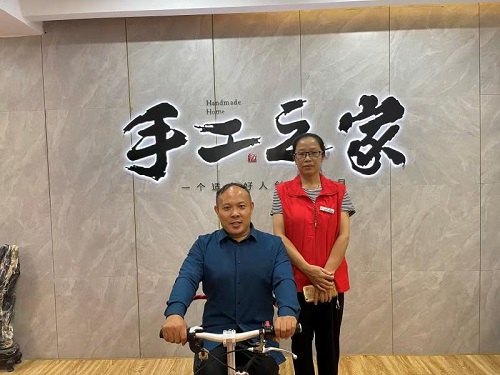 10月7日，正規(guī)可靠，拿回家做的手工活，可以寄到家做的手工活代理加工項(xiàng)目，就選這里，圖為手工之家優(yōu)秀繡娘培訓(xùn)會(huì)剪影