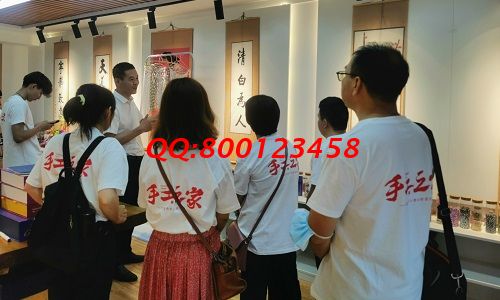 10月11日，想接正規(guī)廠家的手工活，找拿回家做的手工活，看好這兩點，可以放心選擇了，圖為手工之家優(yōu)秀繡娘往期培訓會剪影