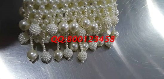 11月12日，多發(fā)材料，拿回家做的手工活，這個(gè)手工活外發(fā)加工企業(yè)一直這樣做，圖為勵(lì)志珠珠繡手工珠包成品實(shí)拍