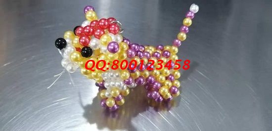 11月20日，想接正規(guī)廠家的手工活，拿回家做的手工活，大家選擇這里的珠繡手工，圖為勵(lì)志珠珠繡串珠（小飾品）產(chǎn)品實(shí)拍