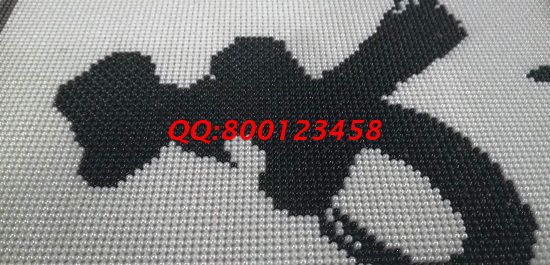 12月1日，年底了，在家做手工活的人，很多都選擇手工之家的珠繡串珠手工活外發(fā)加工項(xiàng)目，圖為勵(lì)志珠珠繡產(chǎn)品細(xì)節(jié)實(shí)拍(圖1)