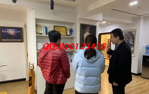 2月24日，在家做手工加工活，手工之家的珠繡串珠外發(fā)手工活，是在家手工活，圖為手工之家接待考察合作加工客戶剪影