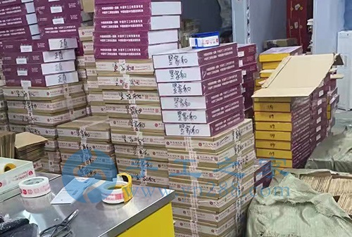 2月26日，在家做手工活靠譜，創(chuàng)意珠繡串珠手工活外發(fā)加工項目就來十多年的手工企業(yè)，圖為手工之家倉儲部日常工作剪影