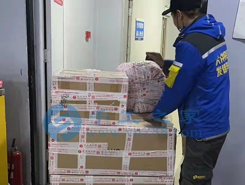2月26日，在家做手工活靠譜，創(chuàng)意珠繡串珠手工活外發(fā)加工項目就來十多年的手工企業(yè)，圖為手工之家倉儲部日常工作剪影