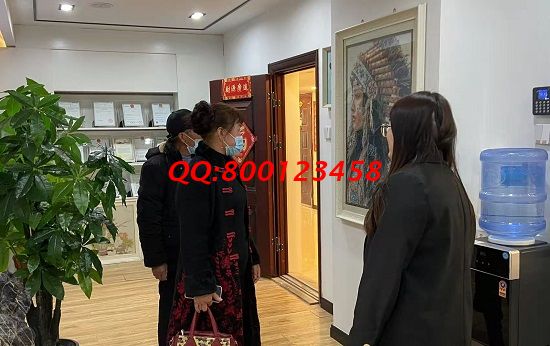 2月28日，農(nóng)村加工手工活項目，做珠繡串珠外發(fā)手工活的農(nóng)民朋友有很多，圖為手工之家接待加工客戶考察合作剪影