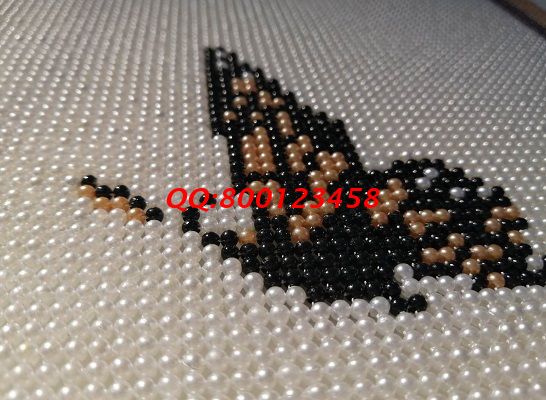 3月4日，想找手工活外發(fā)加工，把手工活拿回來做，選擇手工之家，就要行動、就要好好做，圖為勵(lì)志珠珠繡成品細(xì)節(jié)實(shí)拍