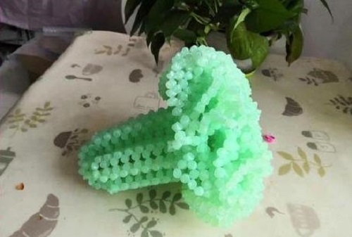 3月12日，穩(wěn)定可靠的手工活加工項目，正規(guī)外發(fā)手工活，選擇十多年的手工企業(yè)手工之家，圖為勵志珠珠繡串珠成品實拍