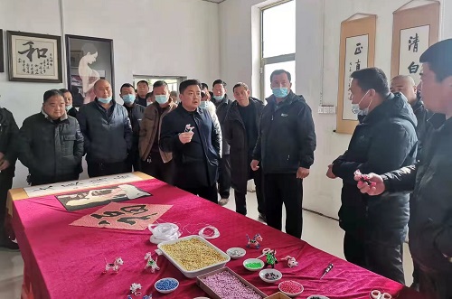 讓農(nóng)民農(nóng)閑時(shí)有份收入，他們這樣去做了 --- --- 記手工之家與邯鄲邱縣某村合作的手工培訓(xùn)室落地