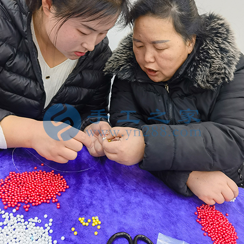 在家接手工活做，選擇這個串珠加工手工活項目讓人放心(圖1)