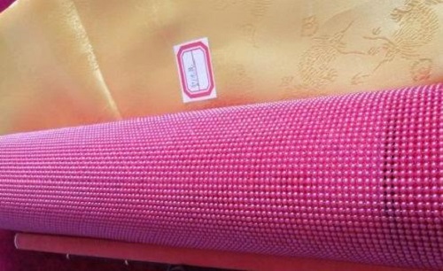 3月19日，拿回家做的手工活，在家做手工活掙錢，手工之家的珠繡串珠材料包里都有什么？圖為勵志珠珠繡串珠成品手工剪影