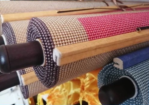 4月28日，手工活接單平臺，手工之家正規(guī)靠譜的手工活外發(fā)加工項目，城市農(nóng)村，誰做手工更有優(yōu)勢，圖為勵志珠珠繡手工產(chǎn)品細節(jié)剪影