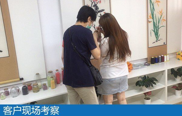 做珠繡串珠手工活項目共同致富，促進(jìn)家鄉(xiāng)經(jīng)濟發(fā)展(圖1)