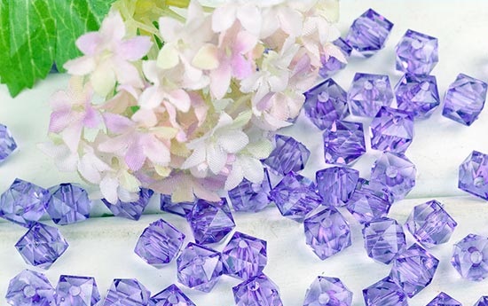 5月21日，純手工活代加工，正規(guī)純手工活外發(fā)，大家為什么都說手工之家的珠繡串珠外發(fā)手工活好學(xué)好做？圖為珠繡立體串珠手工多色繡珠剪影 