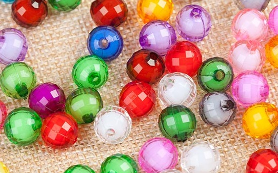 5月21日，純手工活代加工，正規(guī)純手工活外發(fā)，大家為什么都說手工之家的珠繡串珠外發(fā)手工活好學(xué)好做？圖為珠繡立體串珠手工多色繡珠剪影 