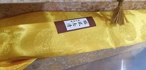 6月12日，拿回家做的手工活大批，可靠的手工活外發(fā)，不管什么合作方式，在手工之家都沒有后顧之憂，圖為勵志珠珠繡手工成品外包裝剪影
